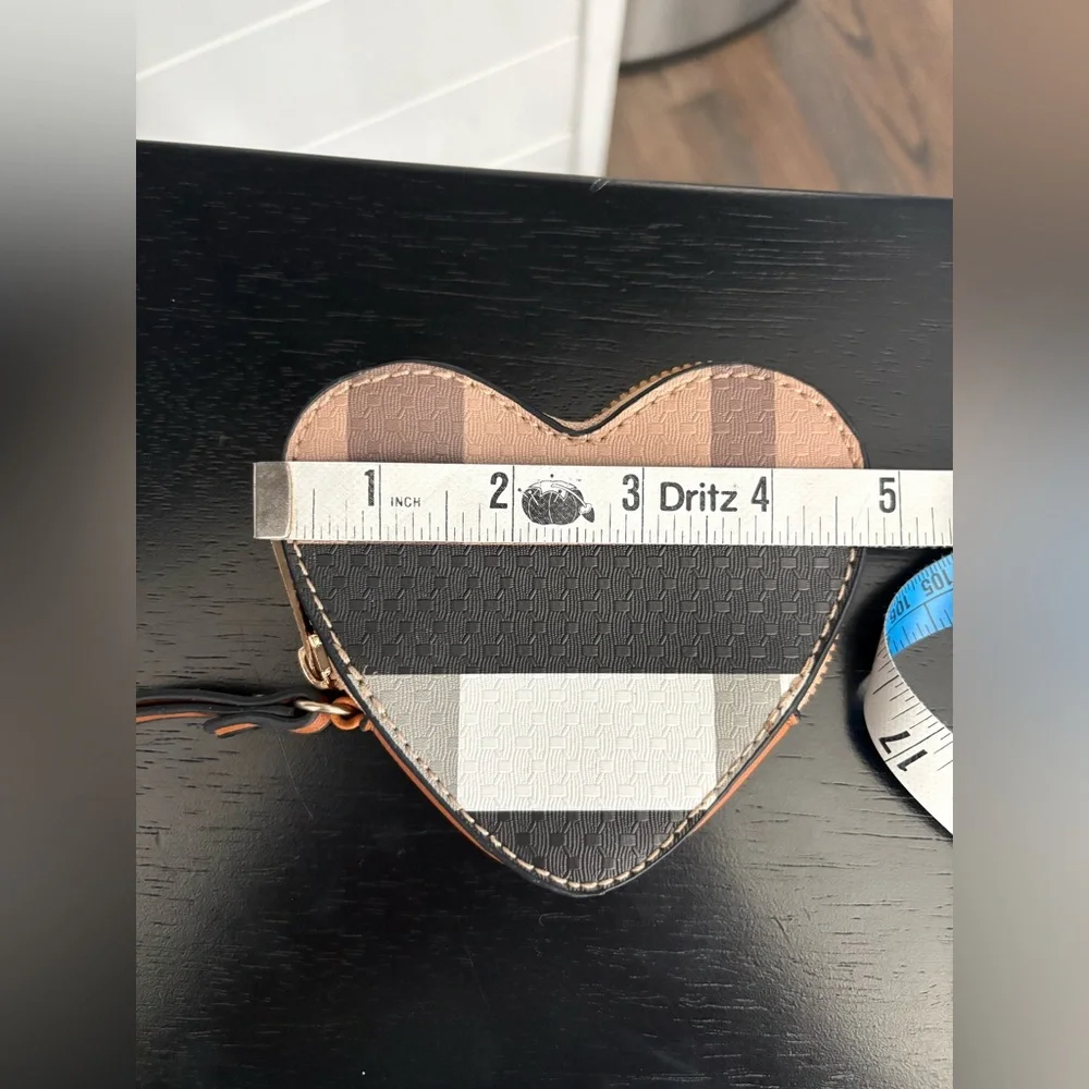 WRISTLET COIN PURSE | Heart-Shaped Plaid Pattern